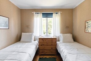 Iron/ironing board, WiFi, bed sheets - Authentic Swedish Family Home in the Archipelago (Stavsnäs)