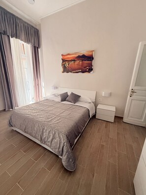 1 bedroom, iron/ironing board, WiFi, bed sheets - Tarantella House (Napoli)