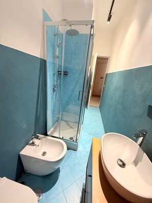 Shower, hair dryer, bidet, towels - Tarantella House (Napoli)
