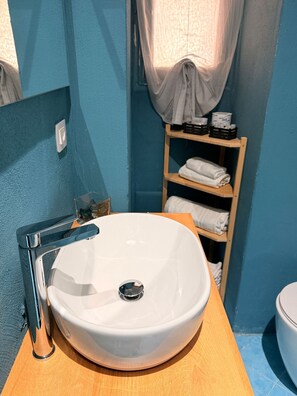 Shower, hair dryer, bidet, towels - Tarantella House (Napoli)