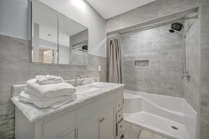 Familienhaus, 3 Schlafzimmer, Flussblick | Badezimmer