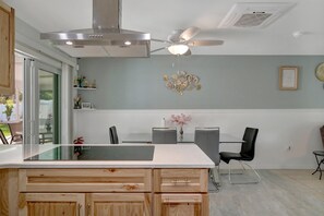 Casa familiar, 3 dormitoris, vistes al riu | Cuina privada