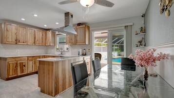 Family House, 3 Bedrooms, River View | Private kitchen