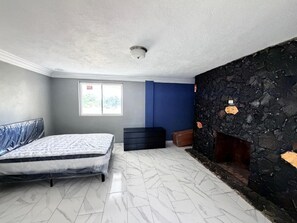 Room - Modern 3-bedroom apartment in marvelous Kenscoff neighborhood (Kenscoff)