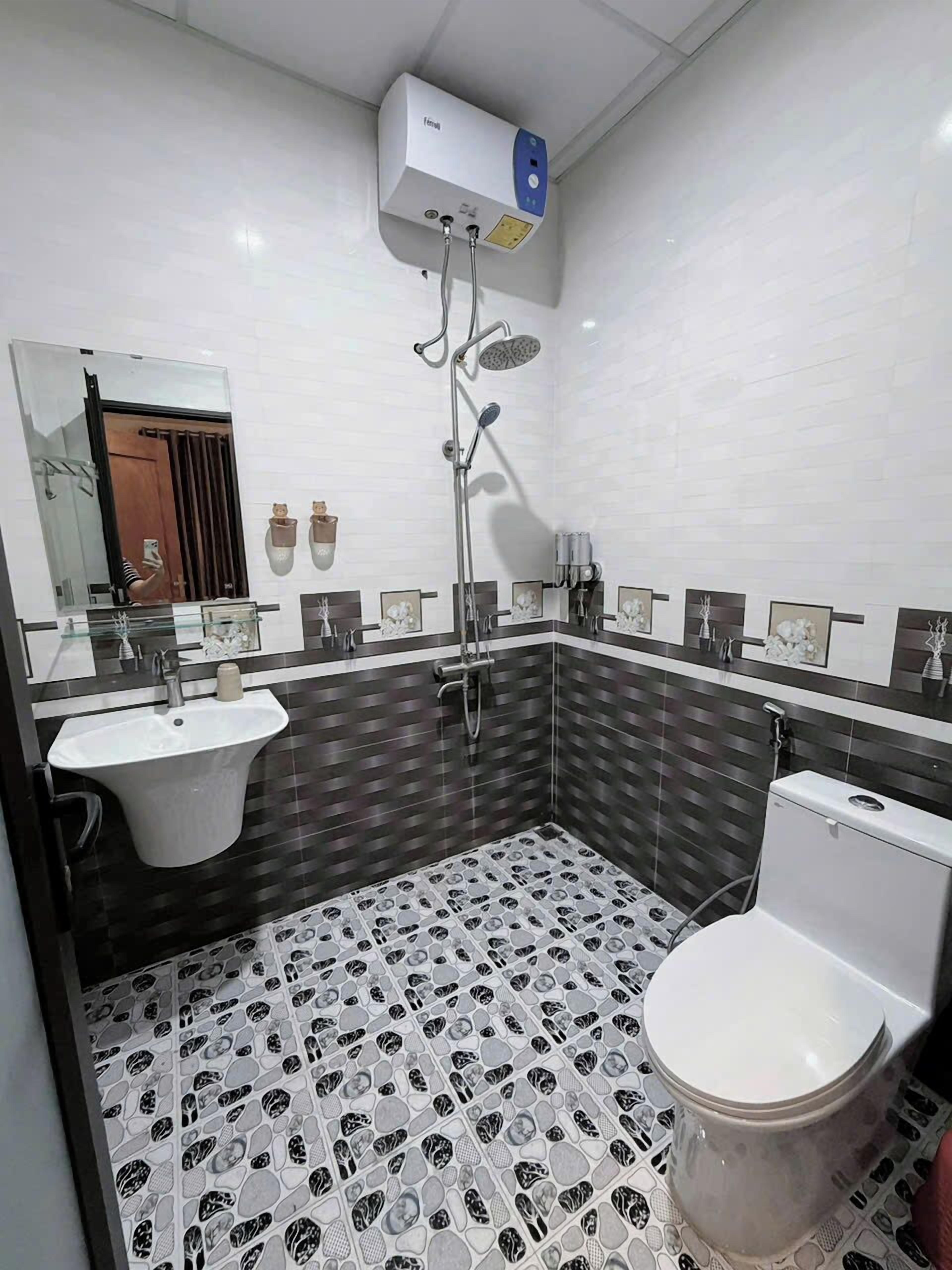 Familien-Doppelzimmer | Badezimmer