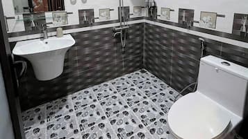 Familien-Doppelzimmer | Badezimmer