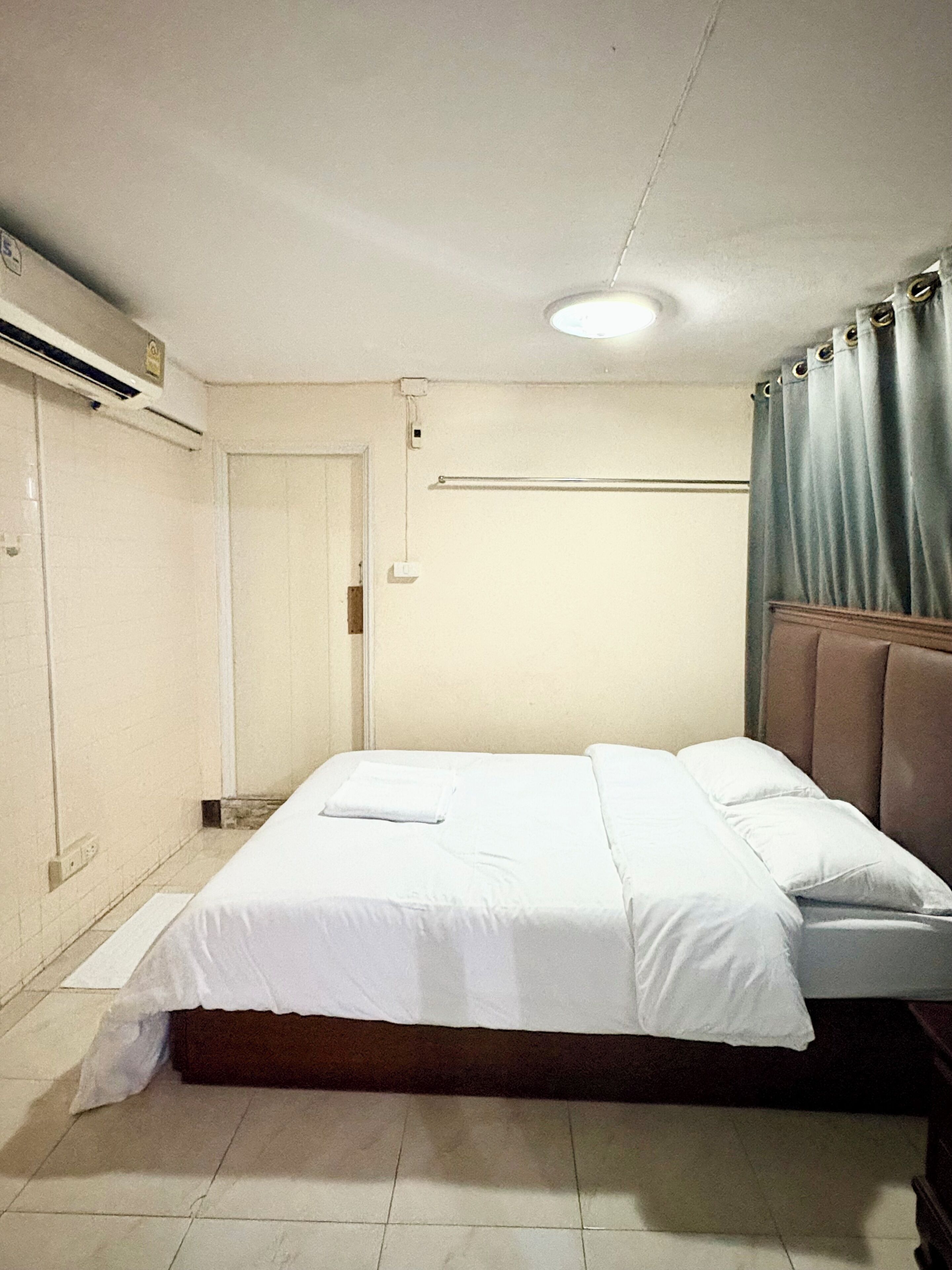 Basic Room, Non Smoking, Private Bathroom