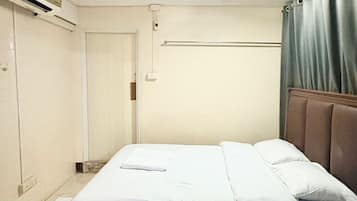 Basic Room, Non Smoking, Private Bathroom