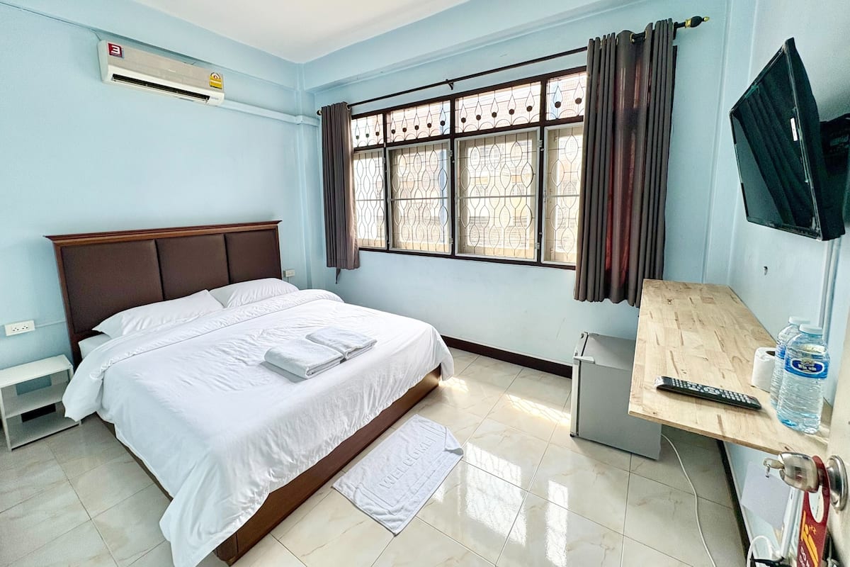 Basic Studio | Bed sheets