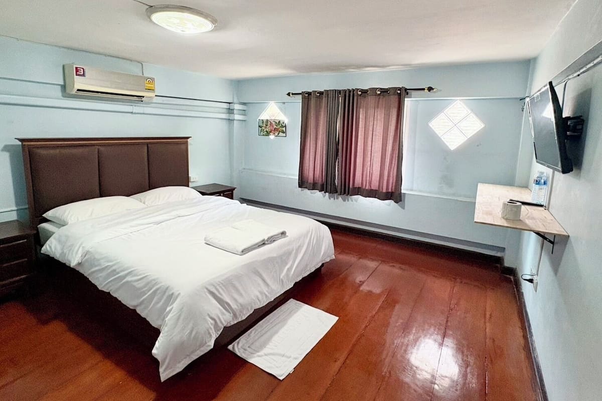 Basic Room, Non Smoking, Private Bathroom
