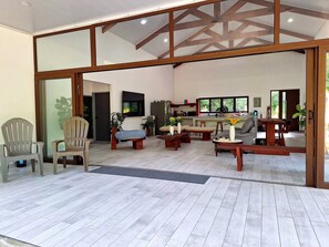 Living area - River & Beach Charming 3-bedroom villa with AC in Villa Nuria (Villa Nuria)