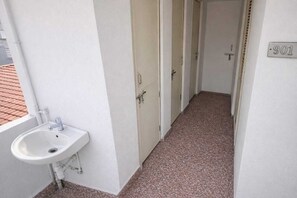 Bathroom - Shri Sai Dormitory (MANGALORE)