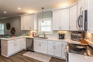 Private kitchen - 5004 Gulf Shores family friendly 2 pools beach (Gulf Shores)