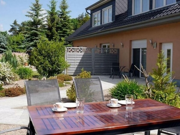 Outdoor dining - Vrbo Property (Plau am See)
