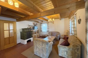 Living area - Vrbo Property (Regen)