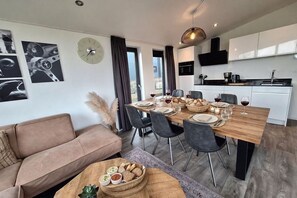 Dining - Vrbo Property (Hulshorst)