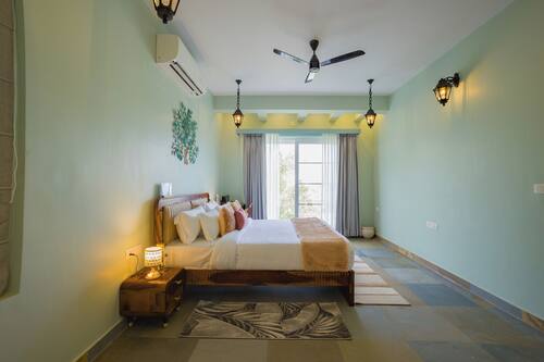 Deluxe Villa, Pool View | Iron/ironing board, free WiFi
