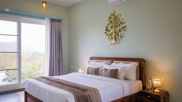 Iron/ironing board, free WiFi