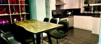 Serene bungalow in Richmond Hill perfect for a relaxing getaway