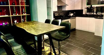 Serene bungalow in Richmond Hill perfect for a relaxing getaway