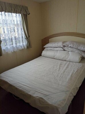 3 bedrooms, individually decorated, individually furnished, free WiFi - Seaview Caravan Park - Holiday Accommodation 15514 (Skegness)