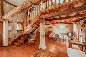 Dining - Very large authentic gite with charm ST Cirq Lapopie (Trespoux-Rassiels)