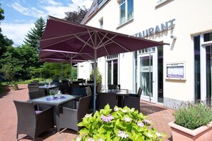 Outdoor dining - Hotel Buchholz Hamburg (Buchholz in der Nordheide)