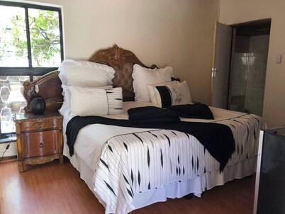 Room-luxurious Beachfront B&B in East Lo