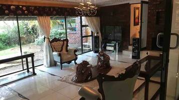 غرفة المعيشة