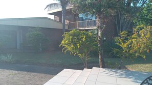 Habitació, diversos dormitoris, accessible, fumadors | Àrea exterior de l'allotjament