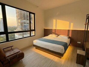 Suite Deluxe, balcón, vistas a la ciudad | Sábanas de algodón egipcio y ropa de cama de alta calidad