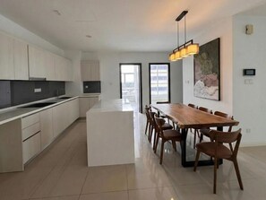 Deluxe suite, balkon, uitzicht op stad | Dineren