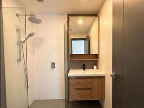 Deluxe suite, balkon, uitzicht op stad | Badkamer