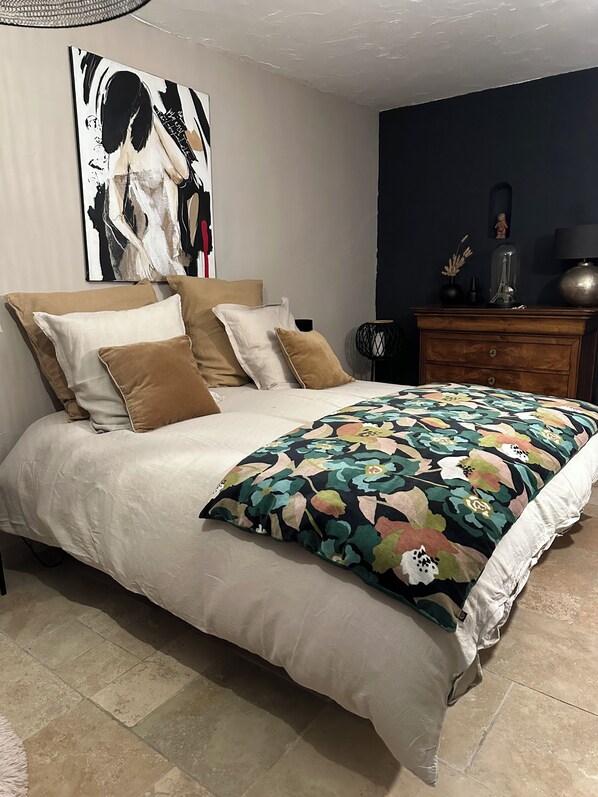 Room - Vrbo Property (Cabris)