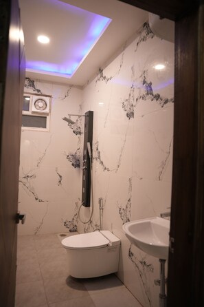 Bathroom - Elite Luxury 3BHK Penthouse Modern Living with Premium Amenities (Lucknow)