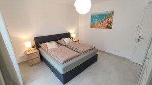 4 bedrooms, iron/ironing board, WiFi
