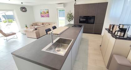 Villa au calme et spacieuse 208 mÂČ avec piscine & climatisation