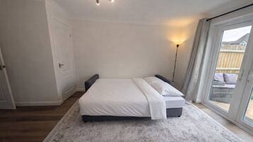 2 Schlafzimmer, Bügeleisen/Bügelbrett, Reisekinderbett, kostenloses WLAN