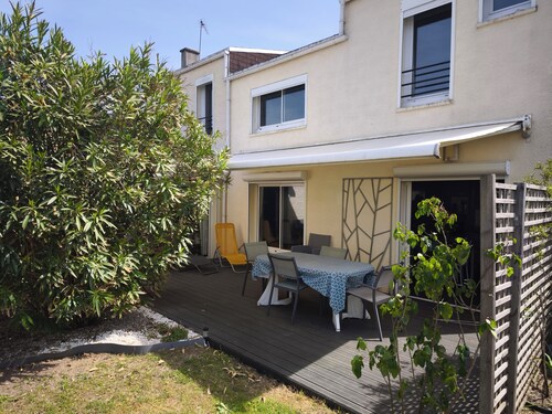 Les Airelles pleasant house between sea and land