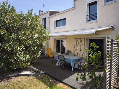 Les Airelles pleasant house between sea and land