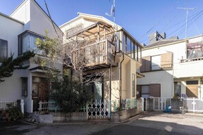 Exterior - NEW! Direct access to Tokyo, Ueno, Asakusa / Ideal for families & groups / Private detached house / Comfortable stay in a quiet residential area (Adachi City)