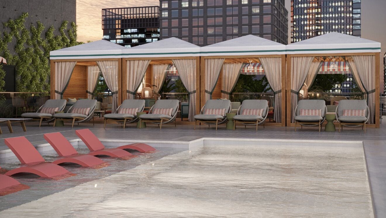 Una piscina al aire libre