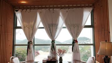 Kamar Triple, balkon, pemandangan gunung | Interior