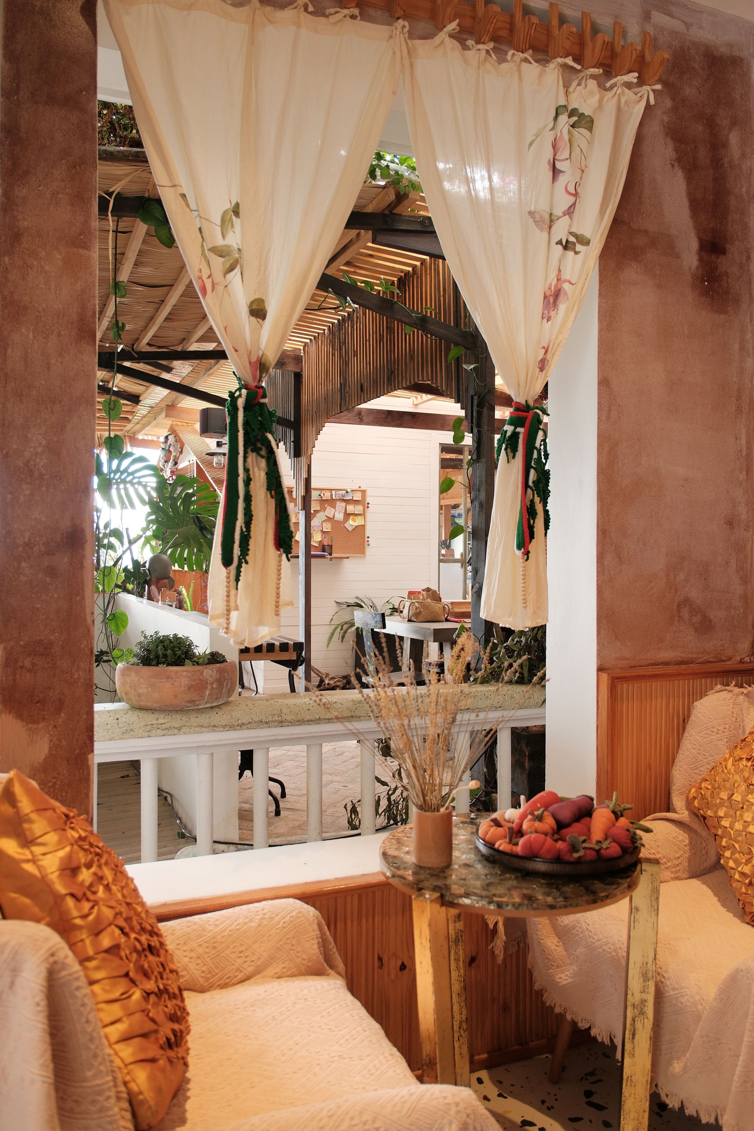 Værelse til 4 personer - udsigt til have | Overnatningsstedets område