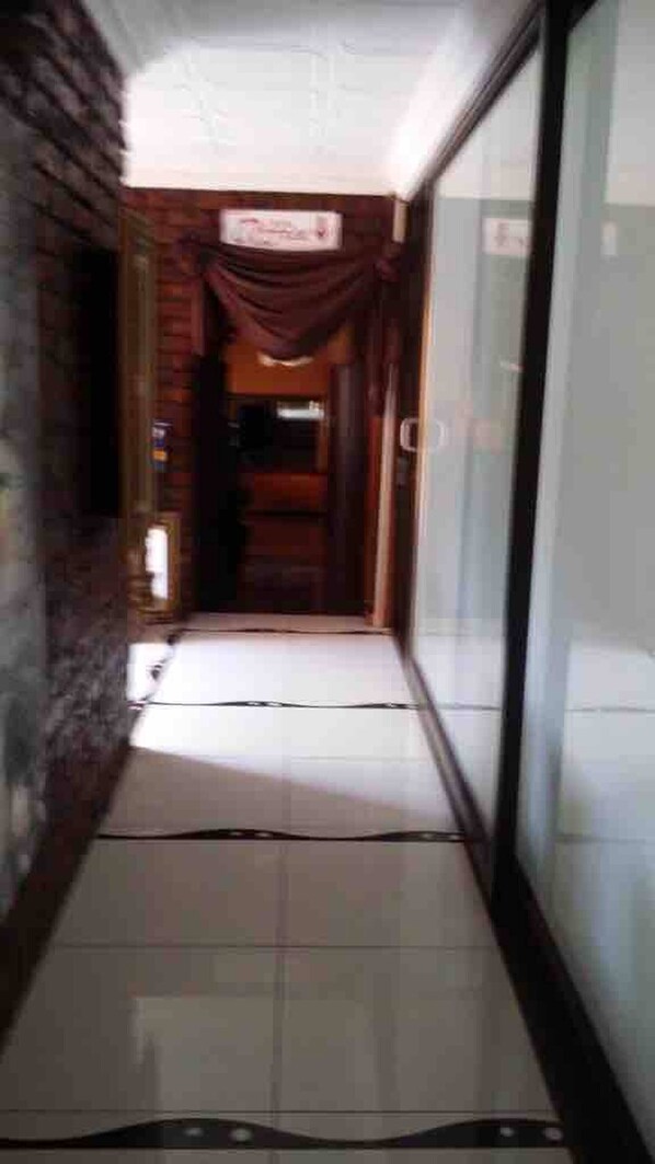 Room, Multiple Bedrooms, Patio | Bahagian dalam