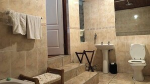 A bathroom with a sink, toilet, and a chair. - Room-charming B&B Room With Private Entr (East London)