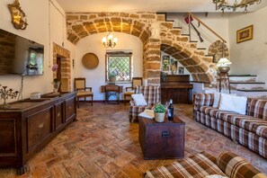 Smart TV, fireplace, books - Villa del Conte | Exclusive Villa with Private Pool & Panoramic Garden (Alghero)