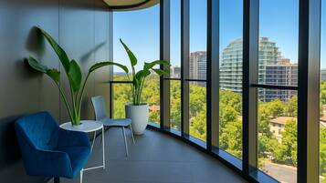 Deluxe Apartment, Balcony, Bay View | Interior