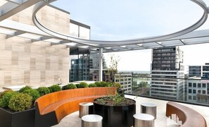 Deluxe Apartment, Balcony, Bay View | Property grounds - Stylish Edge Apartment Albert Park & Bay (Melbourne)