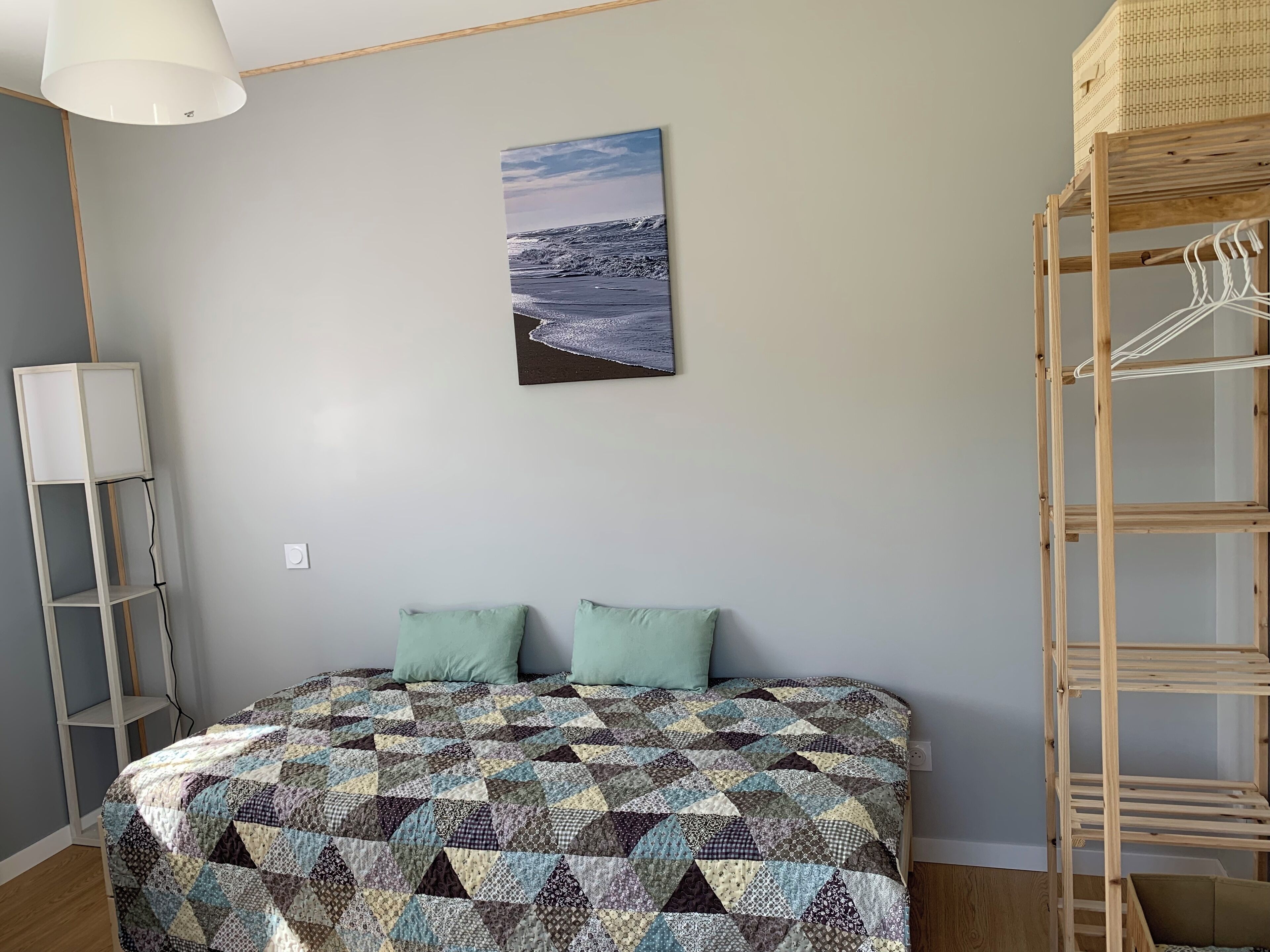1 slaapkamer, een strijkplank/strijkijzer, internet, beddengoed